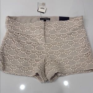 Express Women's Lace Shorts - Cream